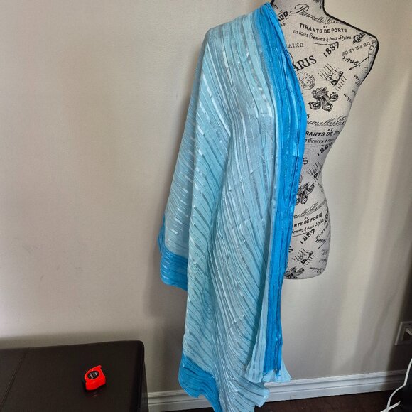 Wrap / Scarf - Picture 1 of 9